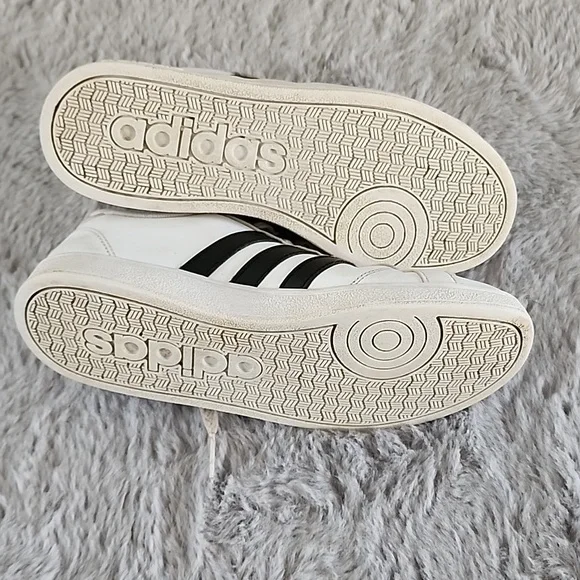 Adidas superstar girls 3.5 Good used condition - Picture 3 of 5